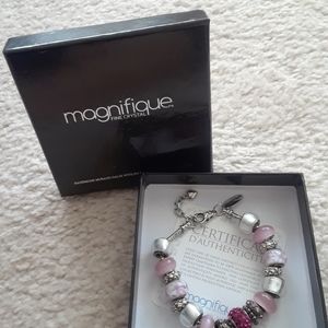Magnifique Fine Crystal Charm Bracelet